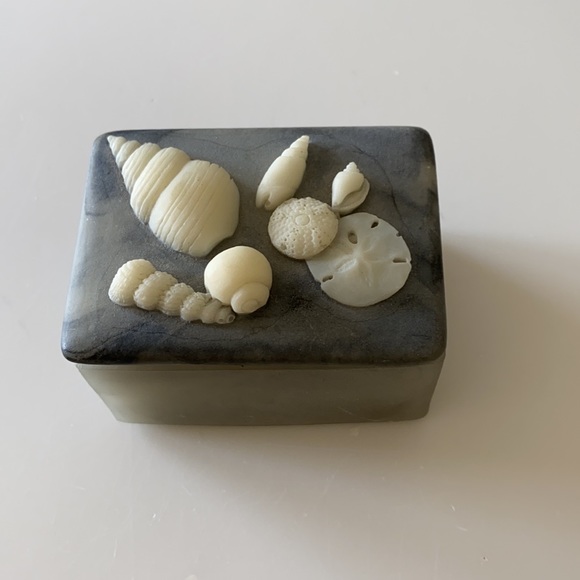 Shells and Stone Trinket Keepsakes Jewelry Box, Costal Beach Vibes Accessory - Picture 10 of 10